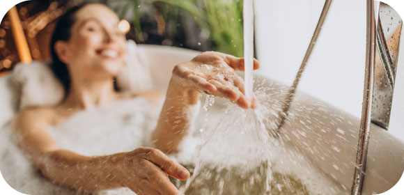 Femme dans son bain