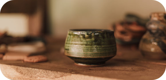 Bol chawan à matcha sur étagère