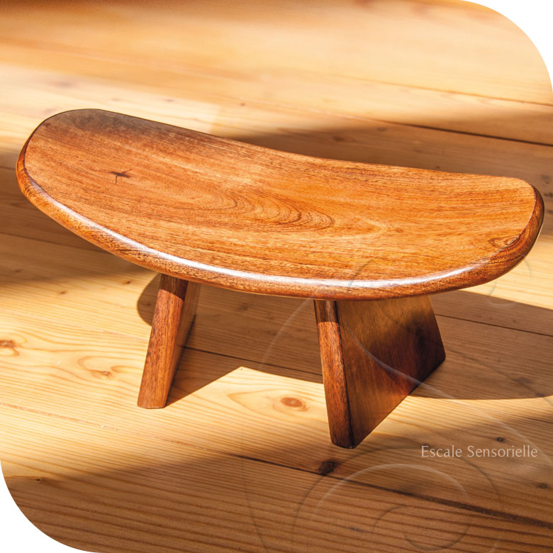 Banc de méditation en bois
