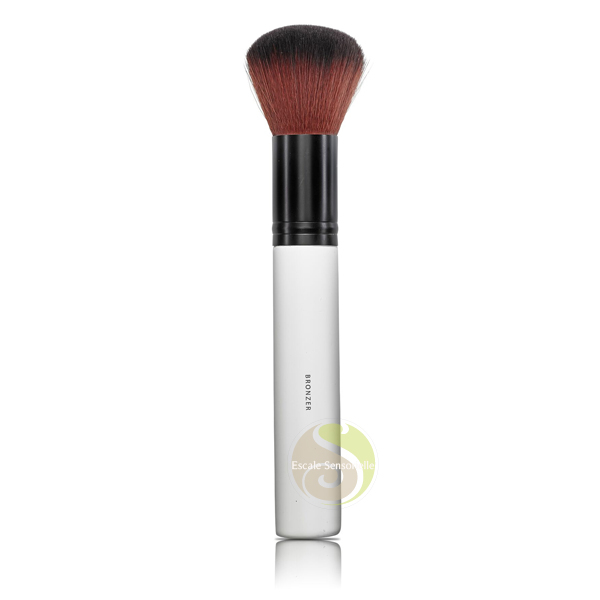 Pinceau bronzer embellisseur Lily Lolo vegan grand format