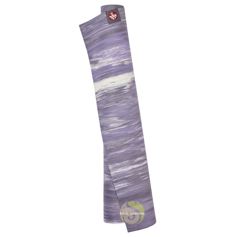 Pratiquer le yoga bienfaits sur le corps méditation superlite tapis léger