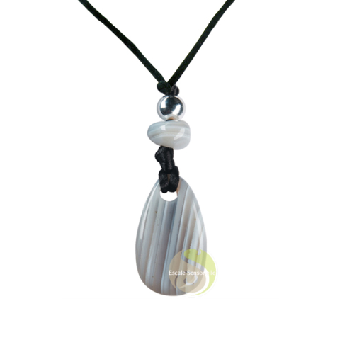 Pierre de vertu agate en pendentif avec tour de cou réglable