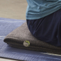 Couverture Manduka en laine recyclées sédiment