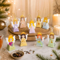 Mise en situation des 9 anges sur une table de Noël Creano