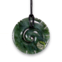 Koru cranté jade vert pounamu Maori pendentif renaissance force tranquille et spirituelle