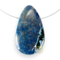 Pendentif shattuckite bleu marine favorisant les arts divinatoires.