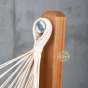 Fixation chaise suspendu latte organic sur support Udine bois eucalyptus