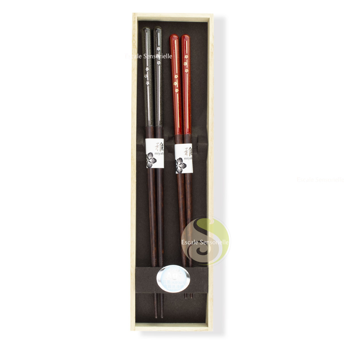 Baguettes japonaises rouge et noire Sakura dorée bois naturel