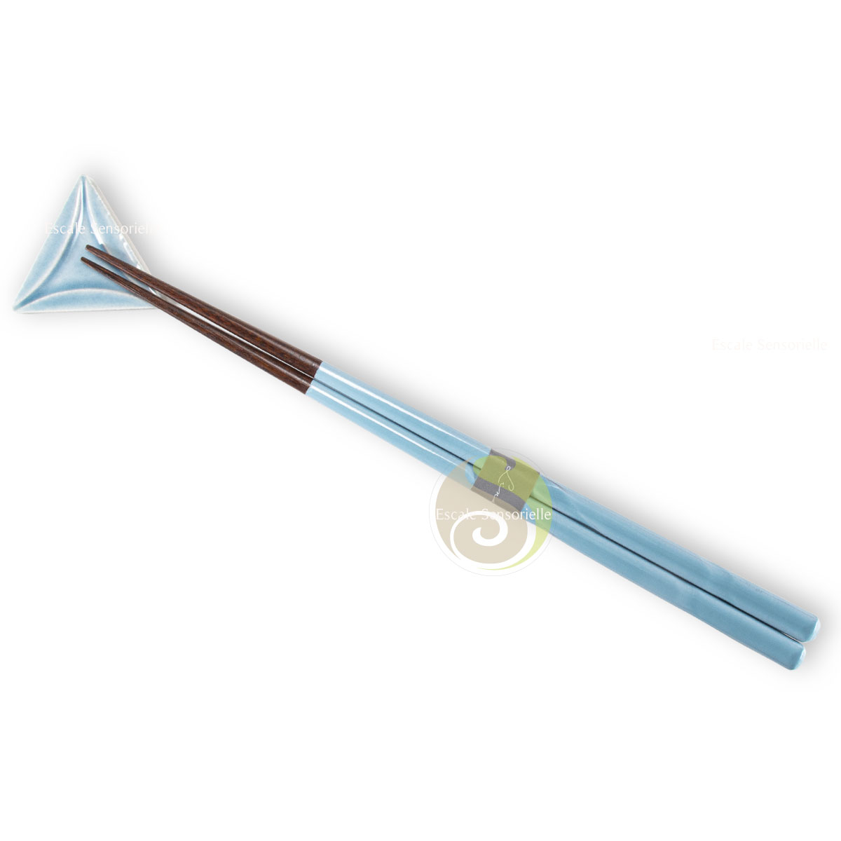 Baguette en bois et laque japonaise bleue torsadée avec son support en céramique