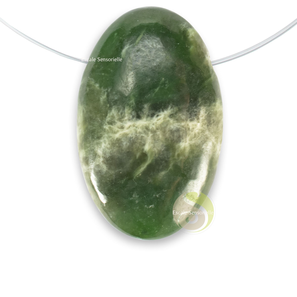 Pendentif ovale en jade vert (néphrite) naturel 40 x 25 x 12 mm