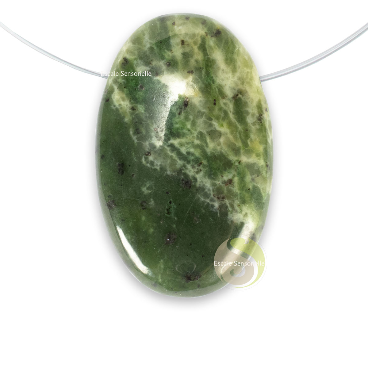 Pendentif néphrite ovale jade vert naturel 39,5 x 24,5 x 11 mm