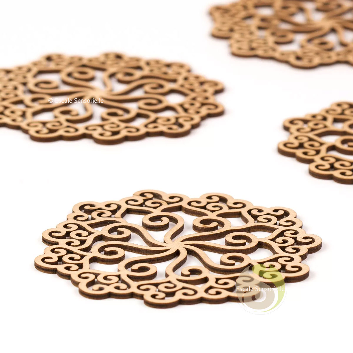 Sous-verre en bois mandala de diamètre 10 cm en bouleau naturel