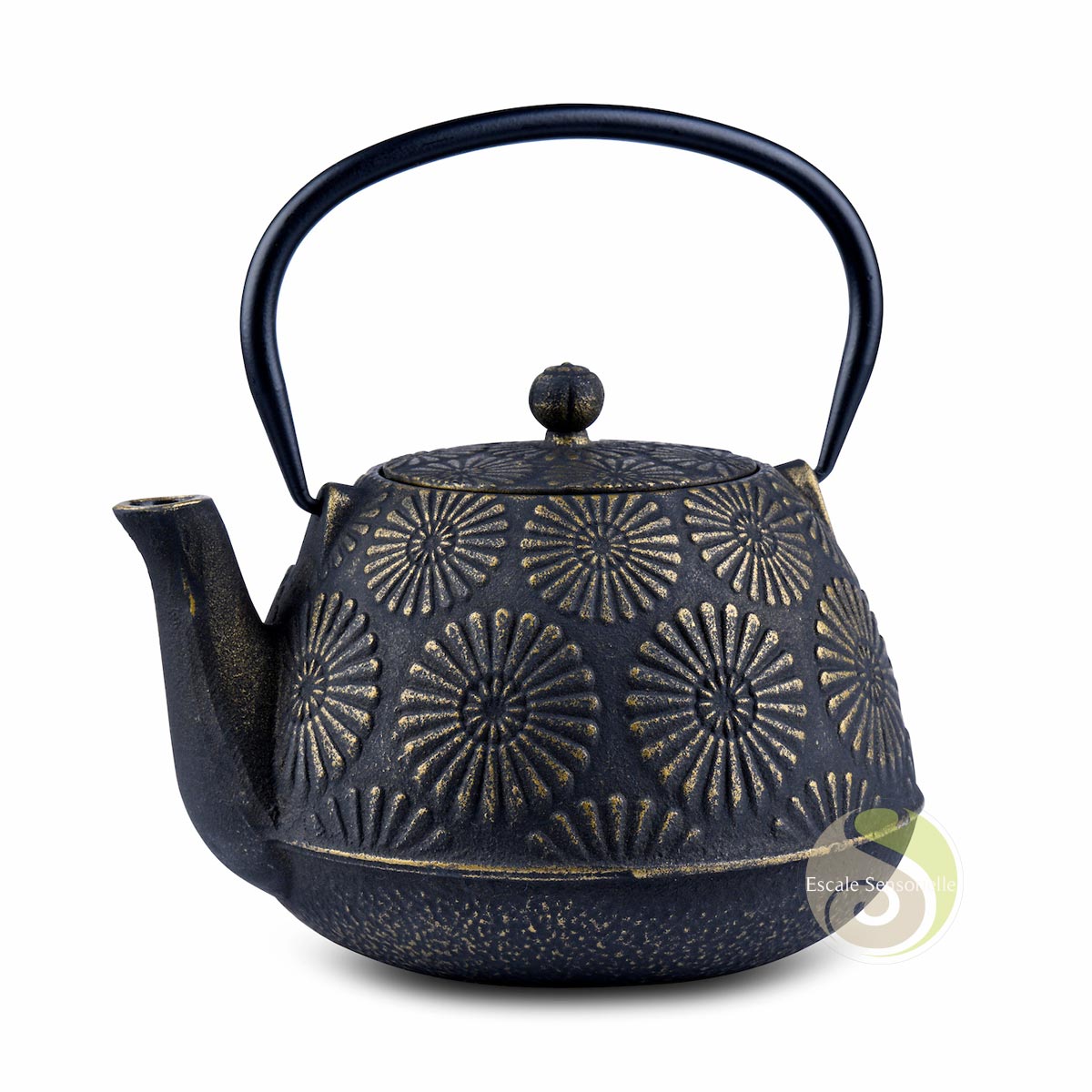 Théière Haiku en fonte émaillée noir et or 1200ml filtre inox - Escale ...