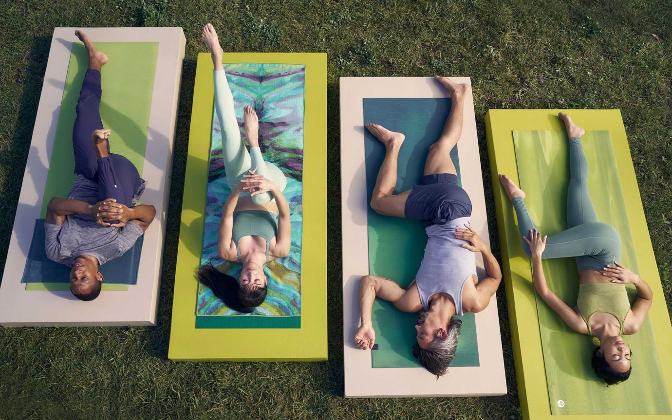 Personne pratiquant le yoga