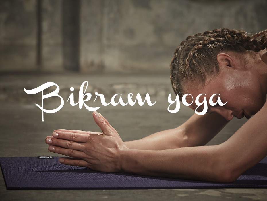 Femme pratiquant le hot yoga