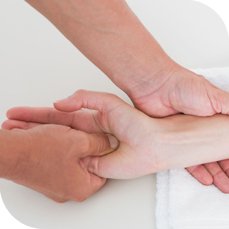 Manipulation des mains reflexologie palmaire
